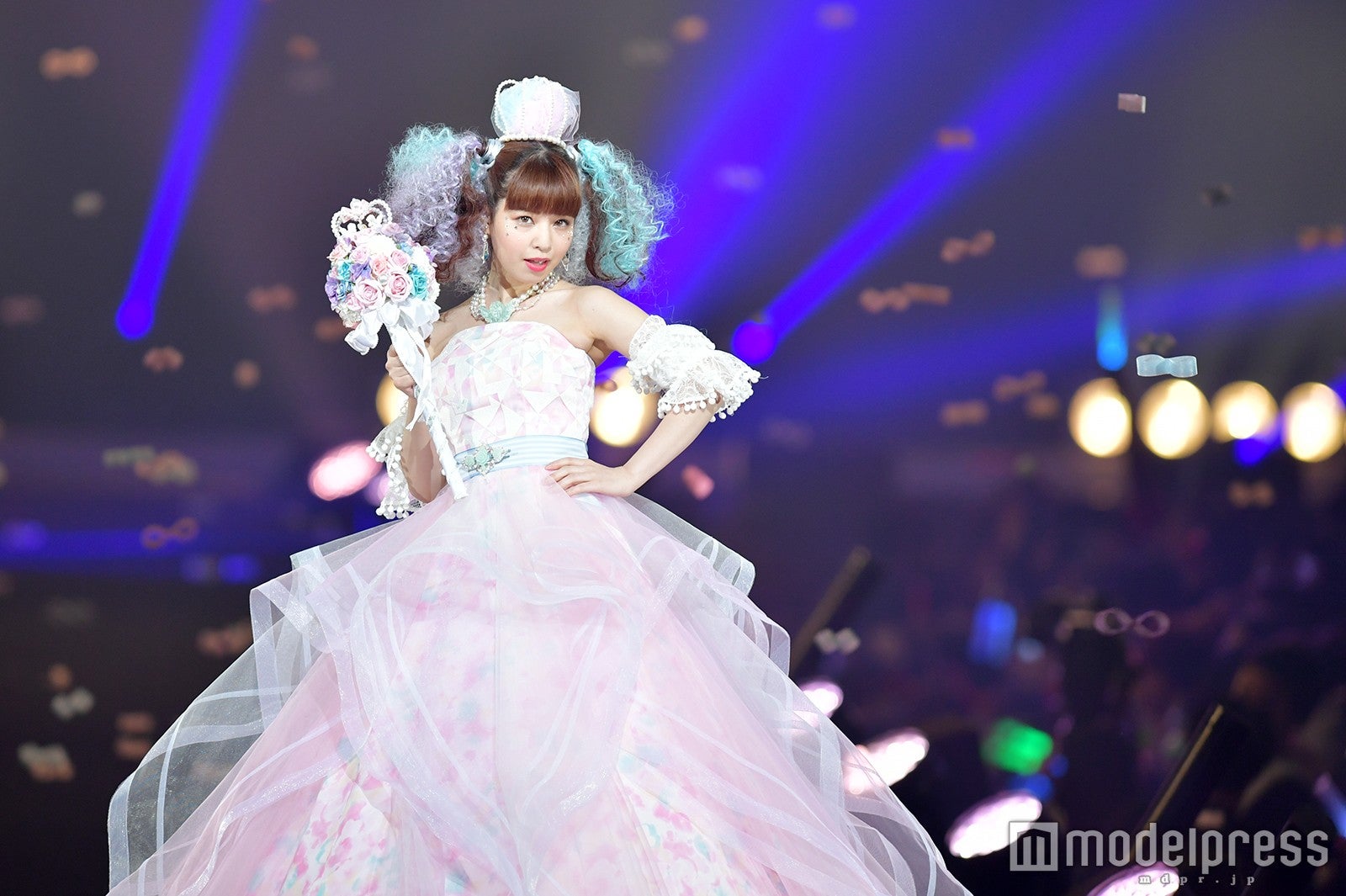 春奈るな、夢かわウェディングドレス姿に釘付け , モデルプレス